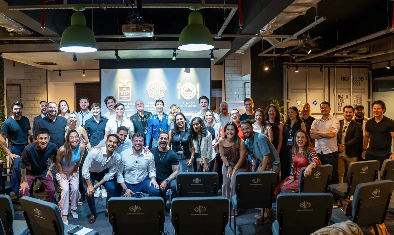Turma do C2P Club reunida em um evento presencial